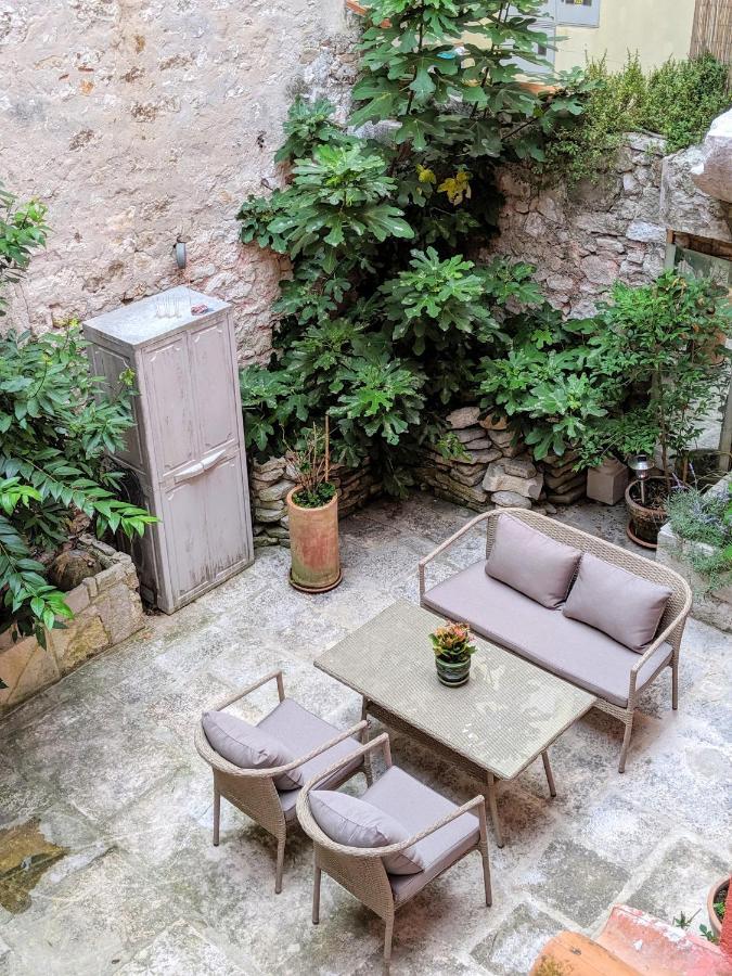 Private Courtyard Medieval Stone Home In Old Town Rovinj Ngoại thất bức ảnh
