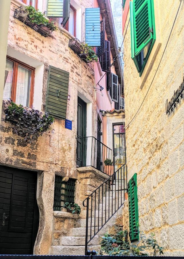 Private Courtyard Medieval Stone Home In Old Town Rovinj Ngoại thất bức ảnh