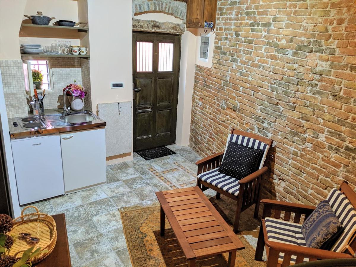 Private Courtyard Medieval Stone Home In Old Town Rovinj Ngoại thất bức ảnh